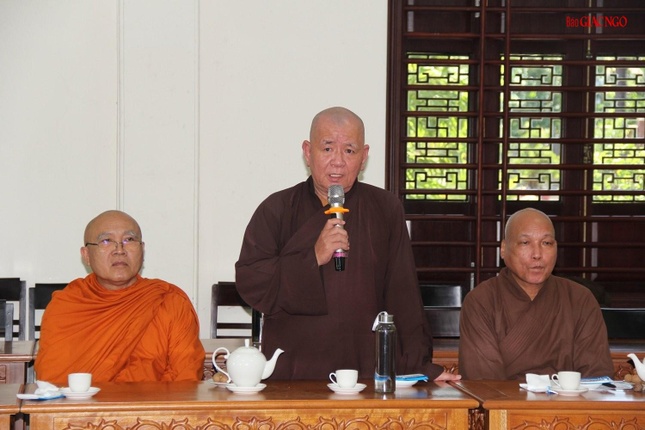 Hòa thượng Thích Tịnh Quang báo cáo