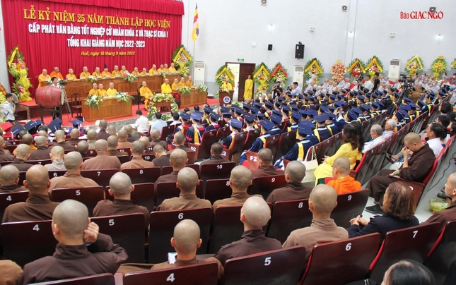 Quang cảnh buổi lễ tại hội trường Hoa Sen trong khuôn viên Học viện