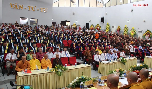 Dịp này, nhiều hoạt động chào mừng được tổ chức trong khuôn viên Cơ sở 1 và Cơ sở 2 thuộc Học viện Phật giáo VN tại Huế