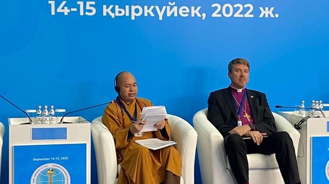 Thượng tọa Thích Đức Thiện phát biểu tại Đại hội