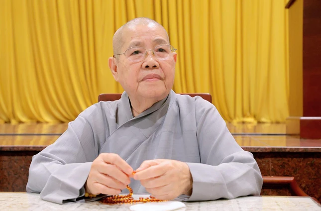 Ni trưởng Thích nữ Từ Nhẫn