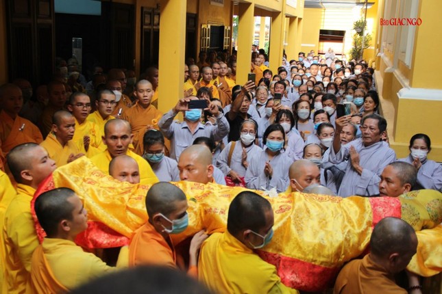 Pháp tử cung thỉnh thân tứ đại của Tôn sư