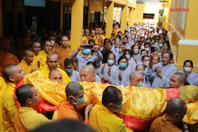 Pháp tử cung thỉnh thân tứ đại của Tôn sư