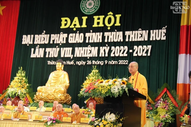 Hòa thượng Thích Huệ Phước, tân Phó Trưởng ban Thường trực đọc diễn văn bế mạc