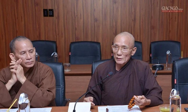 Hoà thượng Thích Huệ Trí (bên phải) - Ảnh: Bảo Toàn