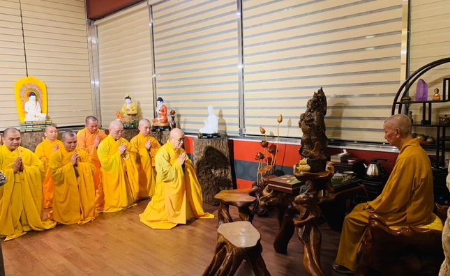 Hòa thượng Thích Khế Chơn đại diện tác bạch tri ân