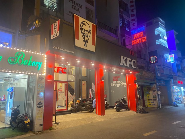 Quán thức ăn nhanh KFC trên đường Thích Quảng Đức (phường 4, quận Phú Nhuận, TP.HCM) - Ảnh: Q.H.