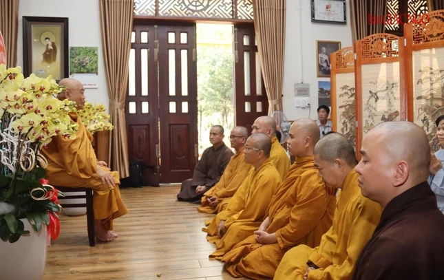 Hòa thượng chia sẻ về thuở ấu thơ và nhân duyên tu học - Ảnh: Giác Minh Lễ