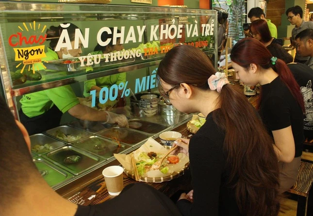 Chương trình đang được diễn ra tại Showroom Trà Hùng Phát - Chay Ngon, 407 - 407A Nguyễn Đình Chiểu, phường 5, quận 3, TPHCM, lúc 11g, từ thứ Hai đến thứ Sáu hàng tuần