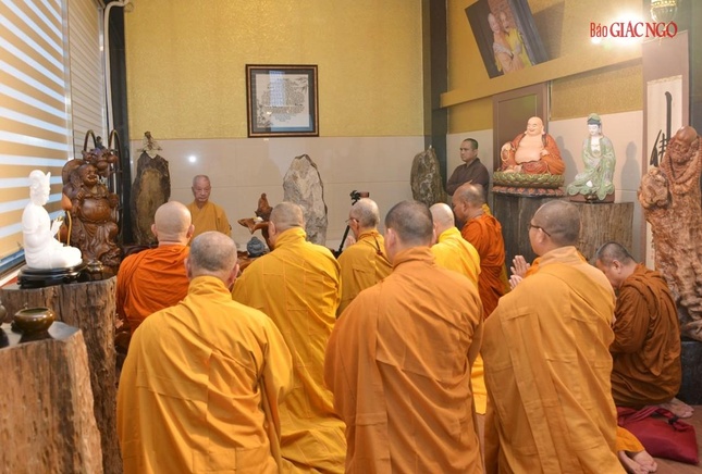 Chư vị lắng nghe huấn thị của Đức Quyền Pháp chủ GHPGVN