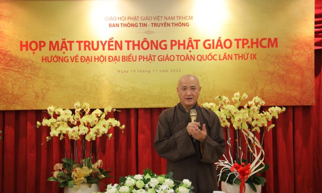 Hòa thượng cặn kẽ giải đáp, trả lời các câu hỏi, thắc mắc của cử tọa