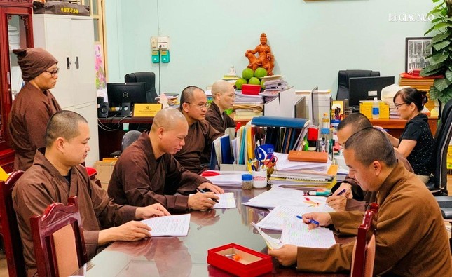 Không khí làm việc tại Văn phòng điều phối công tác tổ chức Đại hội đại biểu Phật giáo toàn quốc lần thứ IX, nhiệm kỳ 2022-2027, tại chùa Quán Sứ, Hà Nội