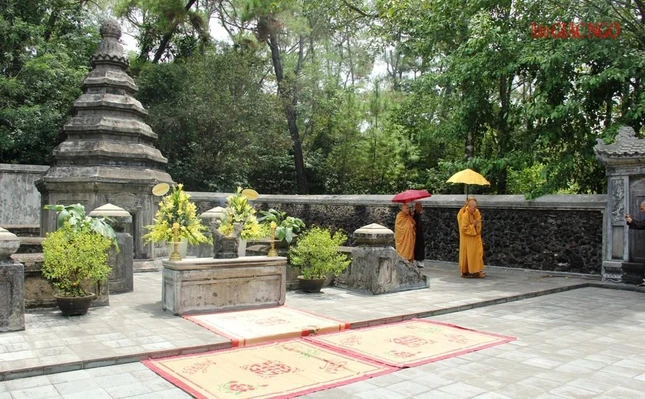 Nhiều tháp Tổ sư Liễu Quán tại núi Thiên Thai, cố đô Thuận Hóa - Ảnh: Quảng Điền