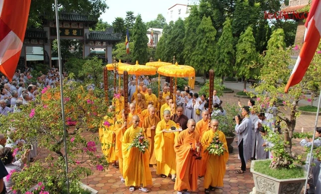 Trưởng lão Hòa thượng thăm Phật giáo Thừa Thiên Huế - Ảnh: Quảng Điền