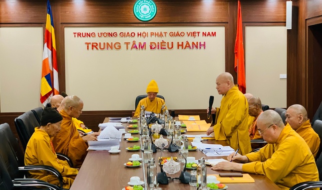 Hoà thượng Chủ tịch Hội đồng Trị sự trình về nhân sự