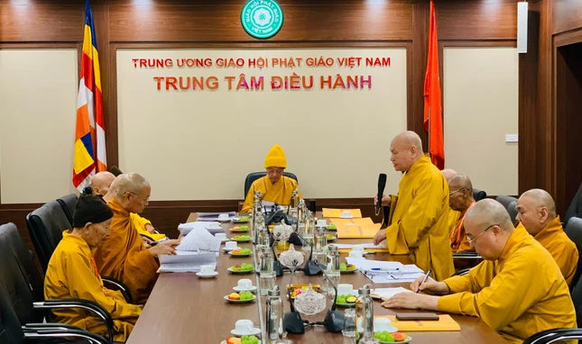 Hoà thượng Chủ tịch Hội đồng Trị sự trình về nhân sự Hoà thượng Chủ tịch Hội đồng Trị sự trình về nhân sự