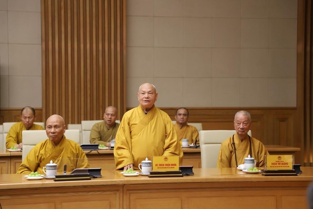 Hòa thượng Thích Thiện Nhơn vừa được Đại hội đại biểu Phật giáo toàn quốc lần thứ IX tái suy cử đảm nhiệm Chủ tịch Hội đồng Trị sự GHPGVN nhiệm kỳ 2022-2027, phát biểu tại buổi thăm - Ảnh: Đăng Huy