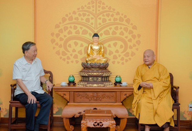 Hoà thượng Chủ tịch Hội đồng Trị sự GHPGVN tiếp Đại tướng Tô Lâm - Ảnh: Đăng Huy