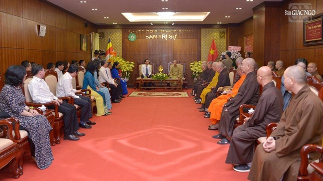 Quang cảnh buổi tiếp đoàn lãnh đạo TP.HCM tại Việt Nam Quốc Tự sáng 3-12 Quang cảnh buổi tiếp đoàn lãnh đạo TP.HCM tại Việt Nam Quốc Tự sáng 3-12