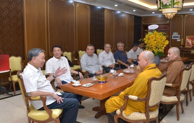 Đoàn thăm chùa Vĩnh Nghiêm