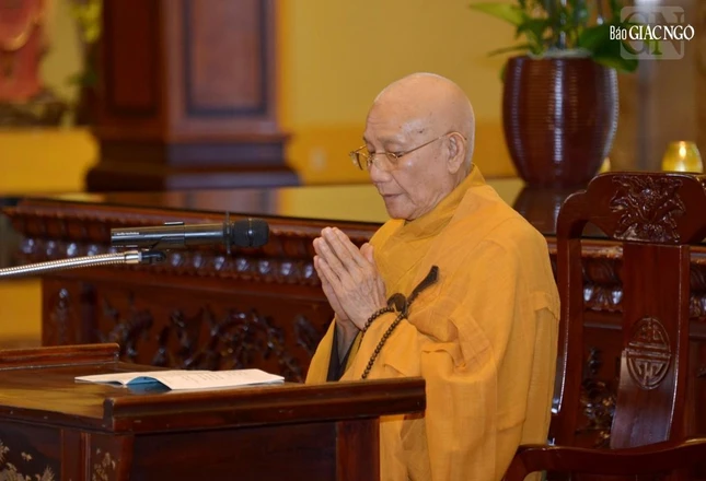 Hòa thượng Thích Minh Thông được đại chúng cung thỉnh đại vị thuyết giới