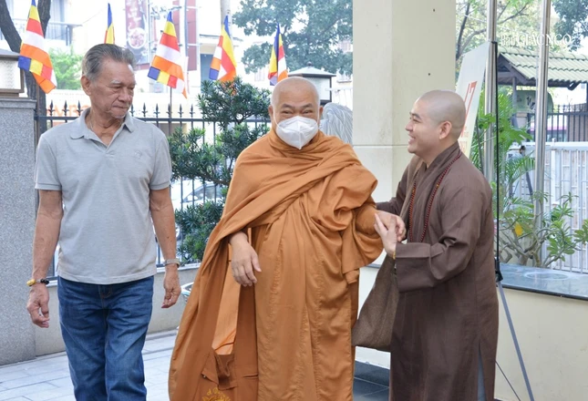 Hòa thượng Thích Giác Toàn đến dự