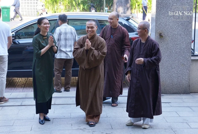 Thượng tọa Thích Trí Chơn đến tham dự