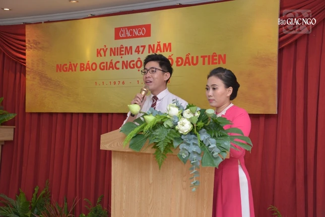 Trúc Giang và Vĩnh Hồ, các MC dẫn chương trình trên Giác Ngộ TV, dẫn chương trình tại buổi họp mặt