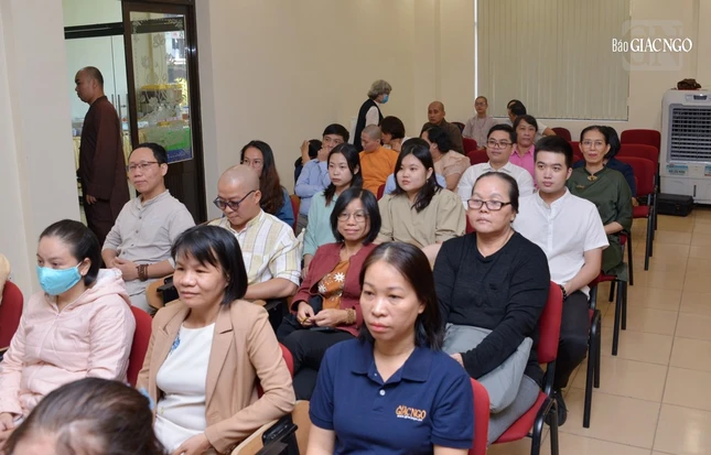 Nhiều thế hệ tham dự buổi họp mặt trong không khí ấm cúng