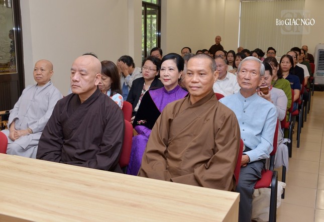 Buổi họp mặt trong thân mật Buổi họp mặt trong thân mật