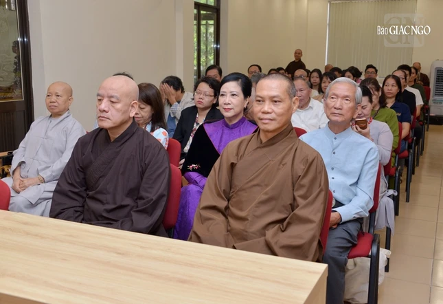 Buổi họp mặt trong thân mật