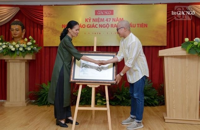 Đón nhận nhiều phần quà tinh thần