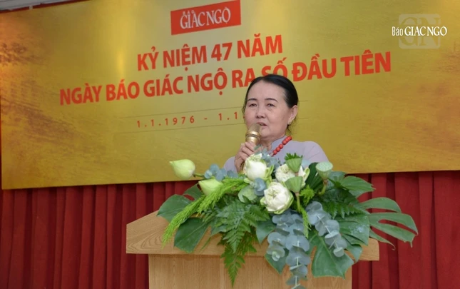 Chị Xuân Loan, đại diện của Báo Giác Ngộ tại Hà Nội và các tỉnh phía Bắc tham dự, chia sẻ nhiều kỷ niệm đẹp với các thế hệ lãnh đạo báo