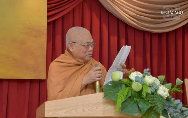 Hòa thượng tặng mọi người trong ngày đoàn tụ hoan hỷ