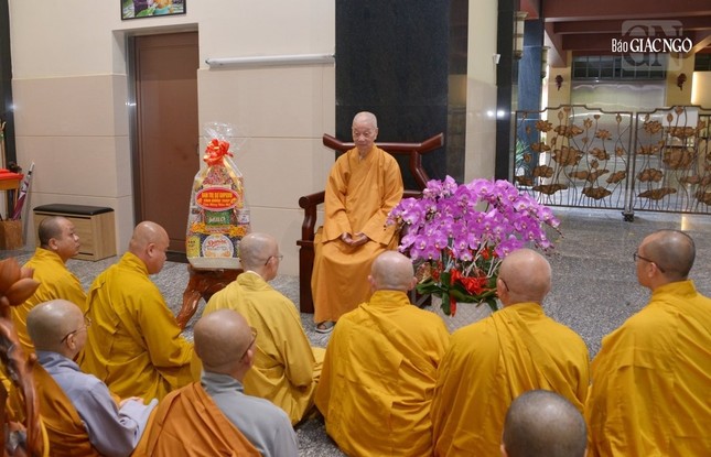 Lắng nghe lời chia sẻ của Trưởng lão Hòa thượng