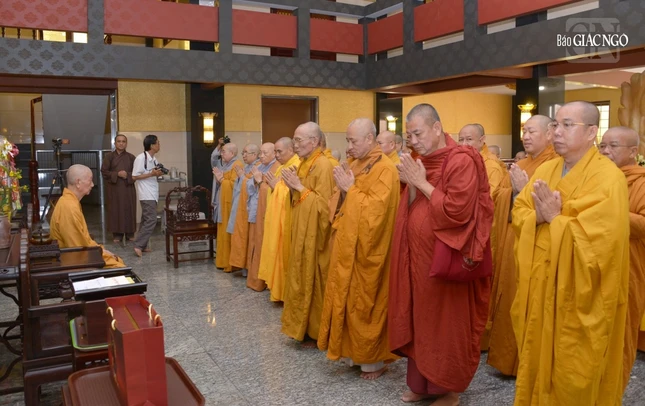 Phái đoàn Ban Trị sự các tỉnh Bà Rịa - Vũng Tàu, Bình Dương, Bạc Liêu; Phân ban Ni giới Trung ương và Phân ban Ni giới TP.HCM khánh tuế Đức Pháp chủ GHPGVN