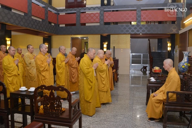 Hòa thượng Chủ tịch và chư vị Phó Chủ tịch Hội đồng Trị sự, Văn phòng II Trung ương GHPGVN khánh tuế Đức Pháp chủ GHPGVN