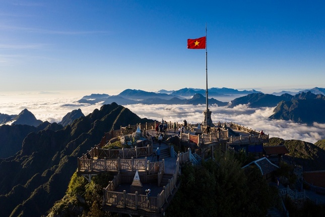 Tết này, trong đợt không khí lạnh tăng cường về phía Bắc, đỉnh Fansipan được dự báo có khả năng sẽ lại xuất hiện mưa tuyết...