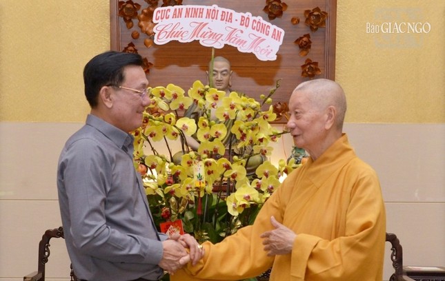 Đức Pháp chủ GHPGVN với Thiếu tướng Phạm Ngọc Việt Đức Pháp chủ GHPGVN với Thiếu tướng Phạm Ngọc Việt