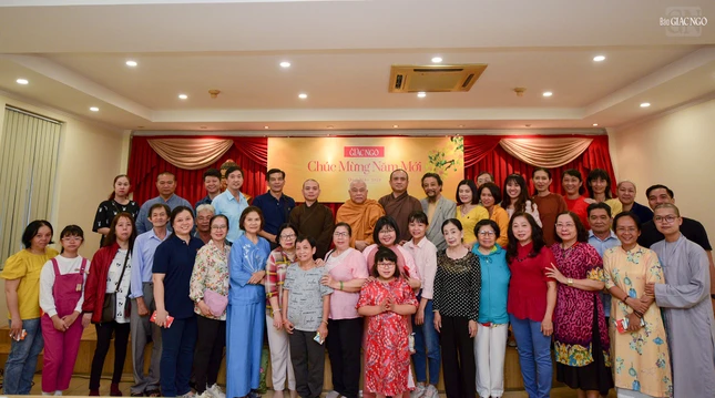 Buổi họp mặt đầu năm tại trụ sở tòa soạn Báo Giác Ngộ sáng mồng 6 Tết Quý Mão