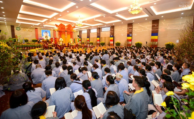 Pháp hội Dược Sư được tổ chức liên tục trong 3 ngày, từ mùng 6 đến mùng 8 tháng Giêng; đàn tràng tại Việt Nam Quốc Tự được duy trì liên tục cho tới rằm tháng Giêng năm Quý Mão để người dân, Phật tử thập phương đến tham dự, cầu nguyện đầu năm mới