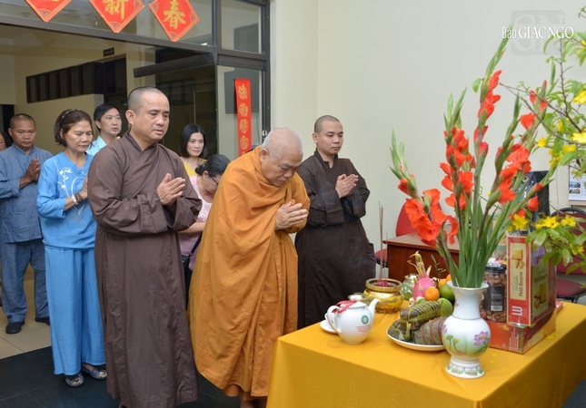 Cầu nguyện an lành đầu năm