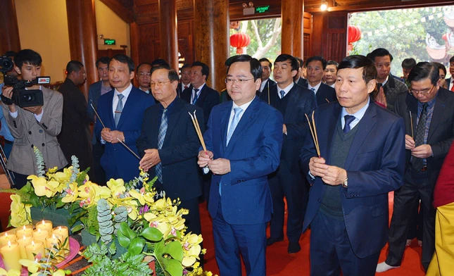 Lãnh đạo tỉnh Bắc Ninh dâng hương lễ Phật khai hội Lim tại chùa Hồng Ân