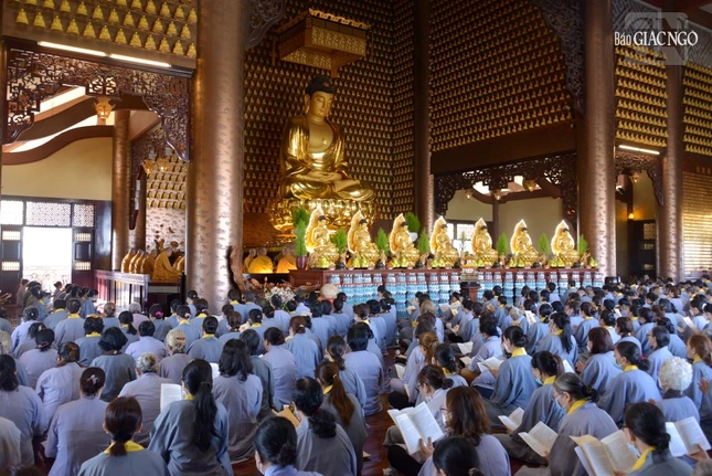 Pháp hội Dược Sư đầu năm Quý Mão tại chùa Huê Nghiêm khép lại sau 3 ngày với 7 hội trì tụng kinh Dược Sư cầu quốc thái dân an, có hàng ngàn Phật tử tham dự trang nghiêm