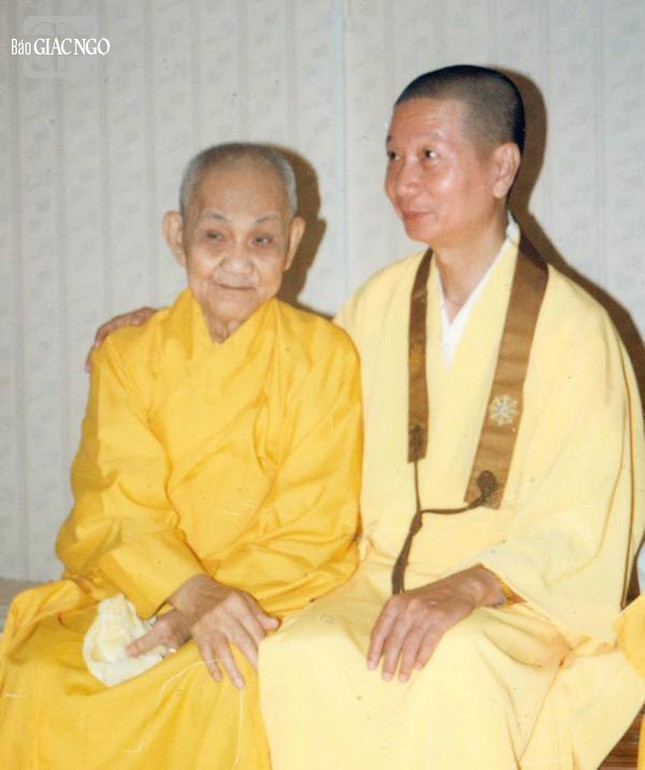 Hòa thượng Thích Trí Quảng với Thầy bổn sư - Trưởng lão Hòa thượng Thích Trí Đức lúc ngài tại thế