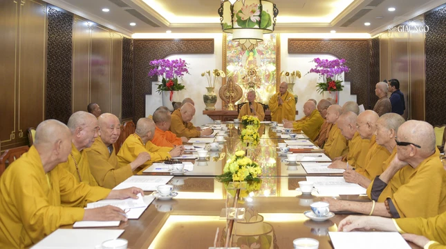 Lần đầu tiên, phiên họp của Ban Thường trực Hội đồng Chứng minh GHPGVN có nhiều thành viên là các vị Trưởng lão trú xứ ở nhiều tỉnh thành cùng về tham dự Lần đầu tiên, phiên họp của Ban Thường trực Hội đồng Chứng minh GHPGVN có nhiều thành viên là các vị Trưởng lão trú xứ ở nhiều tỉnh thành cùng về tham dự