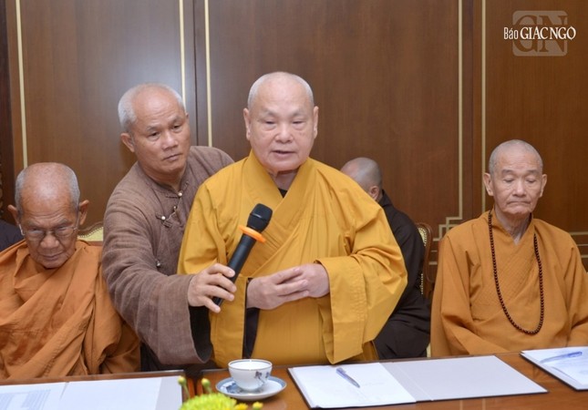 Hòa thượng Thích Thiện Nhơn, Chủ tịch Hội đồng Trị sự kiêm Trưởng ban Tăng sự T.Ư GHPGVN phát biểu giải trình một số vấn đề về tổ chức Đại giới đàn và bày tỏ sẵn sàng tiếp nhận giáo chỉ từ Đức Pháp chủ và Ban Thường trực Hội đồng Chứng minh để điều chỉnh cho phù hợp với Giới luật