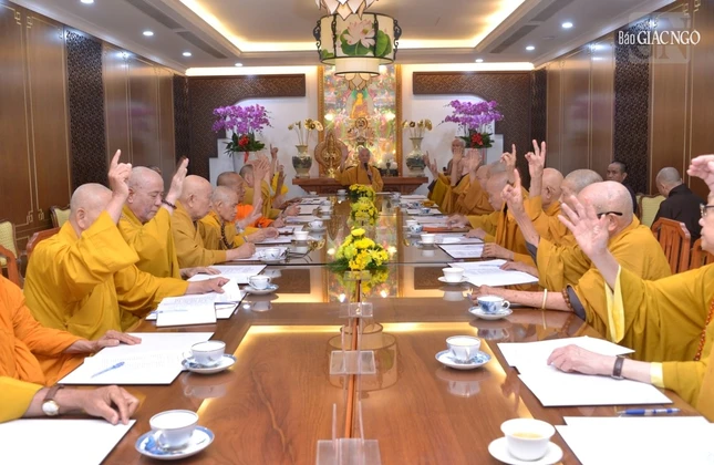 Sau khi thảo luận, với phương thức biểu quyết, chư tôn Trưởng lão đã thống nhất quyết nghị nhiều nội dung quan trọng tại phiên họp thứ nhất của Ban Thường trực Hội đồng Chứng minh GHPGVN nhiệm kỳ IX (2022-2027) Sau khi thảo luận, với phương thức biểu quyết, chư tôn Trưởng lão đã thống nhất quyết nghị nhiều nội dung quan trọng tại phiên họp thứ nhất của Ban Thường trực Hội đồng Chứng minh GHPGVN nhiệm kỳ IX (2022-2027)