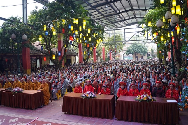 Buổi lễ tổ chức tại chùa Bằng