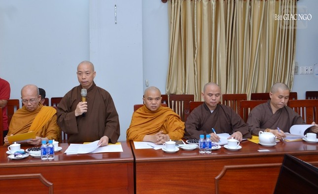 Thượng tọa Thích Quang Thạnh, Phó Viện trưởng kiêm Tổng Thư ký Hội đồng Điều hành Học viện báo cáo